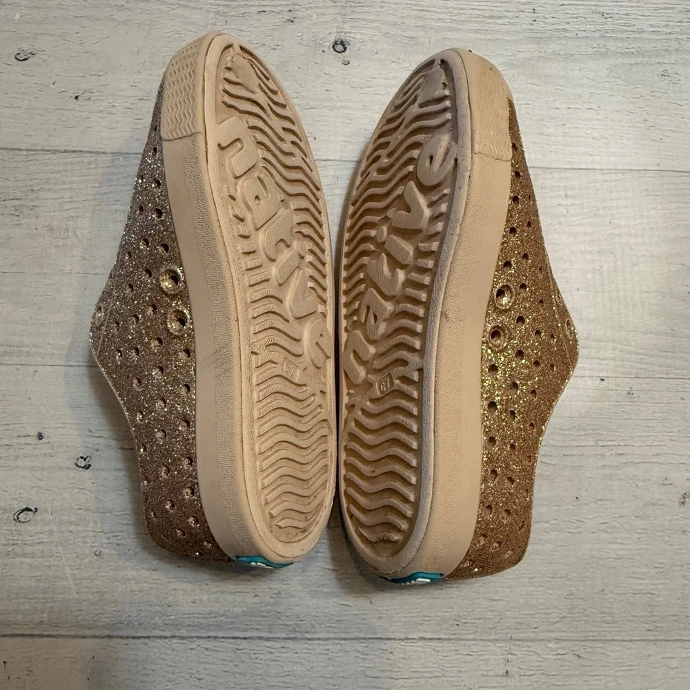 Native Jefferson girls slip on shoes gold glitter little kids‎ size 7